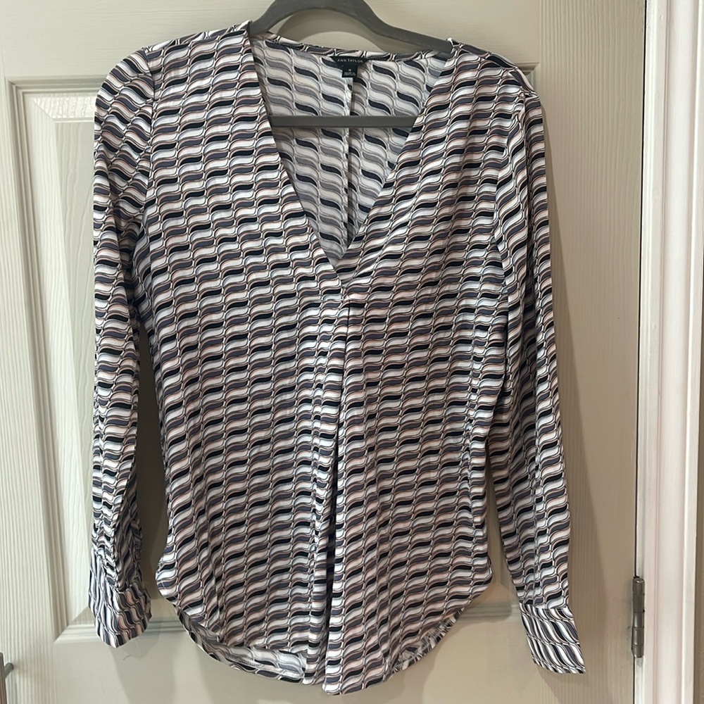 Ann Taylor Long Sleeve Blouse, size small!
